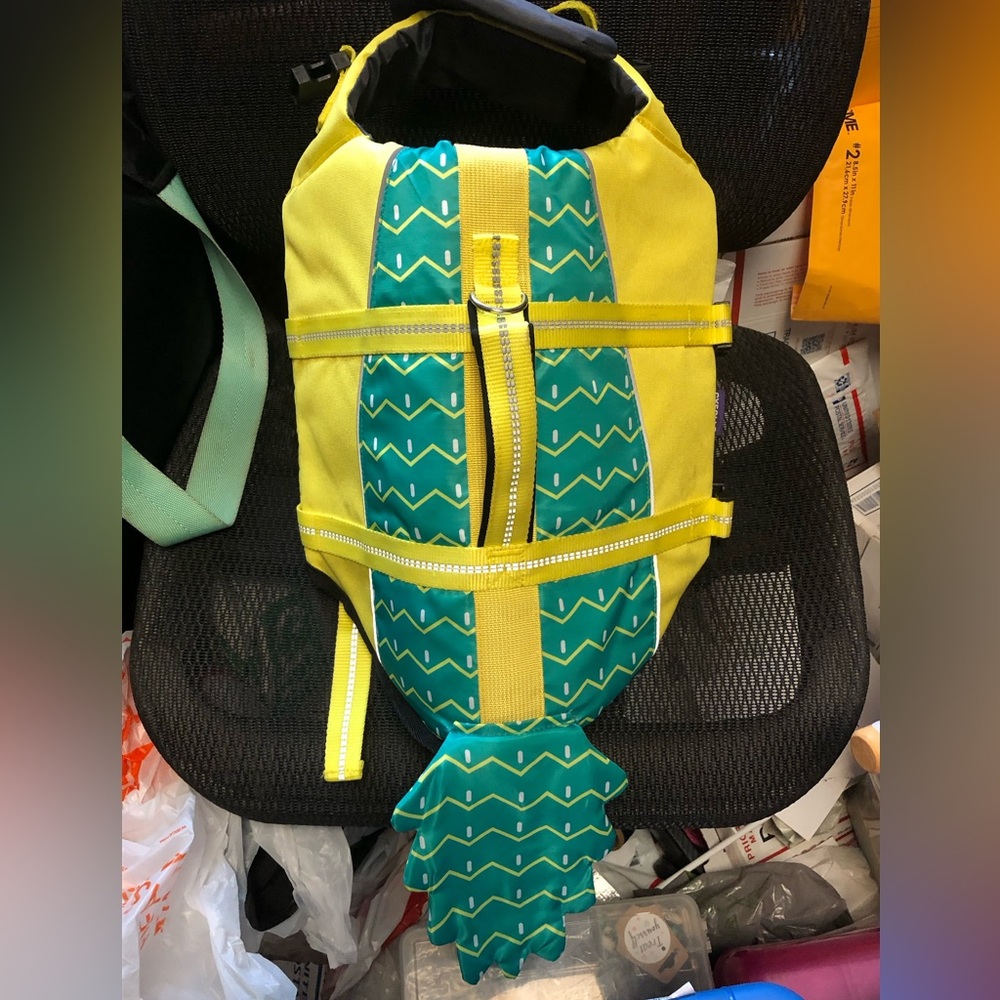 🌴Cyeollo Pineapple Print Dog Lifejacket- 634 $25 or $20 w/offer